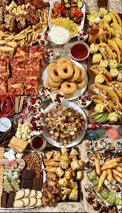 Sleepover Charcuterie Board Ideas, Pizza Grazing Board, Charcuterie Board Pizza Theme, Pizza Roll Charcuterie Board, Bring Your Board Party, Fast Food Charcuterie Board Ideas, Pizza Board Charcuterie, Junk Food Charcuterie Board, Chicken Nugget Charcuterie Board