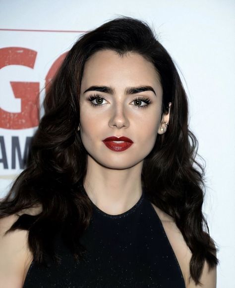 Lily Collins Eyebrows, Lily Jane Collins, Lily Collins Hair, Lily Collins Style, Lily Collins, Red Lipstick, Cara Delevingne, Emma Watson, Beauty Inspiration