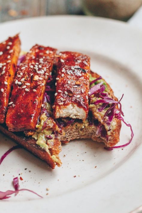 Crispy BBQ Tofu Toast | healthienut - Easy to follow plant-based recipes Tofu Toast, Avocado Bread, Bbq Tofu, Carrot Cupcake, Open Faced Sandwich, Vegan Recipes Videos, Crispy Tofu, Mashed Avocado, Vegan Sandwich