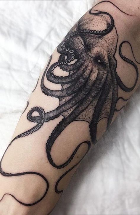 Male Arm Tattoos, Tattoo Octopus, Octopus Tattoo Sleeve, Family First Tattoo, Kraken Tattoo, Masculine Tattoos, Octopus Tattoo Design, Octopus Tattoos, Kunst Tattoos