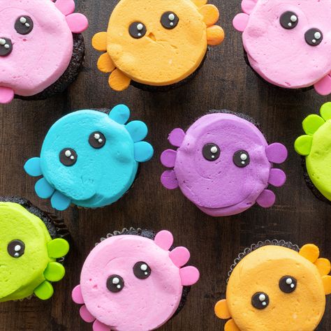 Gluten-free axolotl cupakes in a neon-rainbow color theme. Axolotl Cupcake Cake, Axolotl Cakes, Axolotl Cookies, Axolotl Food, Axolotl Cupcakes, Axolotl Cupcake Ideas, Axolotl Cake Ideas, Axolotl Crafts, Axolotl Birthday Cake Ideas