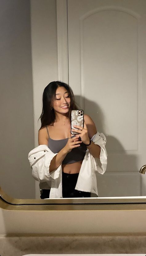 Paige Taylor, Taylor Outfits, Mirror Photo, Stylish Girl, Aesthetic Girl, Mirror Selfie, Mirror, My Style