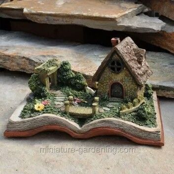 Village Miniature, Winter Greenhouse, Clay Fairy House, Fairy Village, Fairy House Diy, Fairy Garden Designs, Faeries Gardens, Deco Nature, Clay Fairies