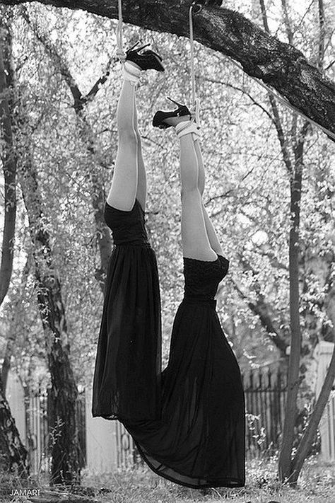 Foto Art, Stephen King, Upside Down, Black And White Photography, Dark Art, Art Photography, Fashion Photography, A Woman, Black And White