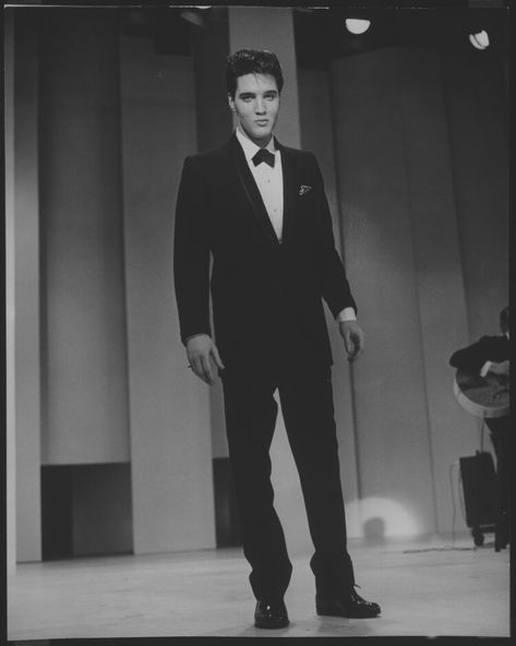 Young Frank Sinatra, King Elvis Presley, Young Elvis, Tv Sport, Abc Tv, Lisa Marie Presley, A Love Letter, A Gentleman, George Vi