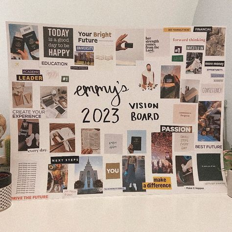 Dream College Vision Board Ideas, Vision Board Examples Goal Settings, Vision Board Ideas With Magazines, Cool Vision Boards, Aspiration Board Ideas, Paper Vision Board Ideas, Dream Poster Board Ideas, Scrapbooking Vision Board, Vision Board Display Ideas