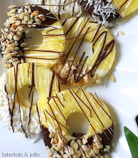 Chocolate Dipped Pineapple, Chocolate Covered Pineapple, Homemade Hot Chocolate Recipe, Pineapple Snack, Chocolate Dipped Fruit, Pineapple Rings, Grape Recipes, Chocolate Covered Fruit, Hot Chocolate Recipe