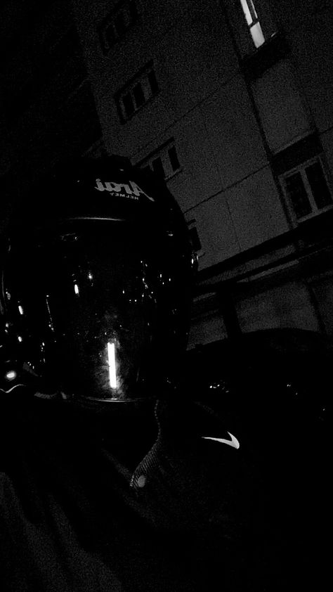 Casque Arai Snap, Motorcycle Guy, Night Ride, Motorbike Helmet, Naruto Minato, Biker Love, Cairo Egypt, Black Suits, Motocross