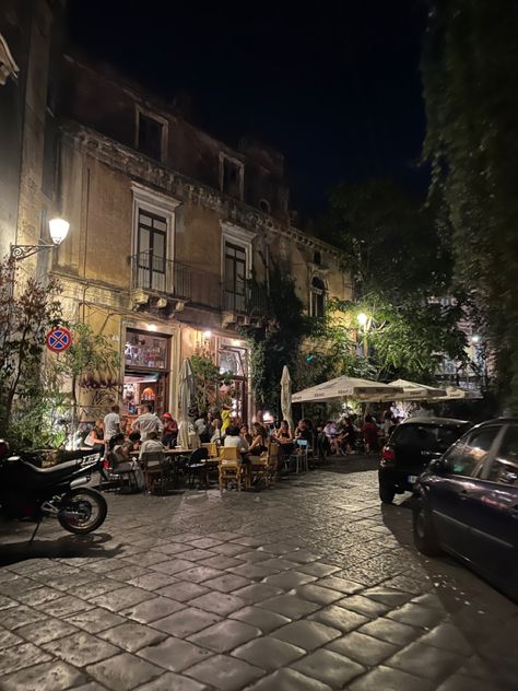 Italian Summer Nights Aesthetic, Italian Streets At Night, Catania Italy Aesthetic, Sicily Italy Catania, Italian Night Aesthetic, Catania Sicily Aesthetic, Italian Night Life, South Italy Aesthetic, Italy Night Life