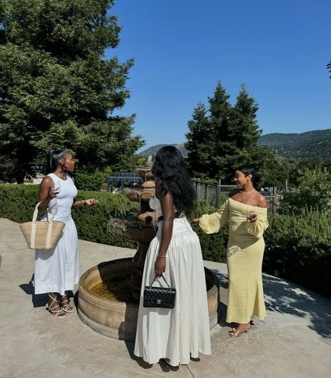 black girl classy group Feminine Black Women, Wineries Outfit, Cute Vacation Outfits, Aesthetic Collection, New Bags, Black Femininity, Best Friends Aesthetic, Dream Lifestyle, Vacation Outfits