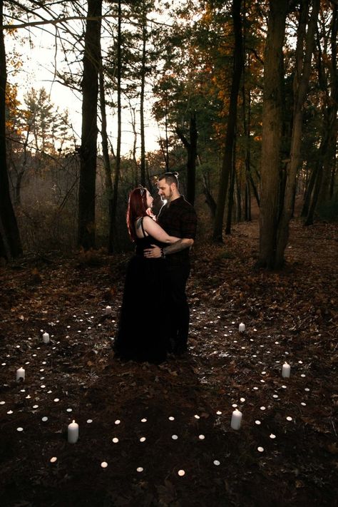 Vampire Engagement Photos, Engagement Photos Harry Potter, Salem Engagement Photos, Witchy Wedding Photos, Graveyard Engagement Photos, Engagement Photos Goth, Emo Engagement Photos, Witchy Couple Photoshoot, Cemetery Engagement Photos