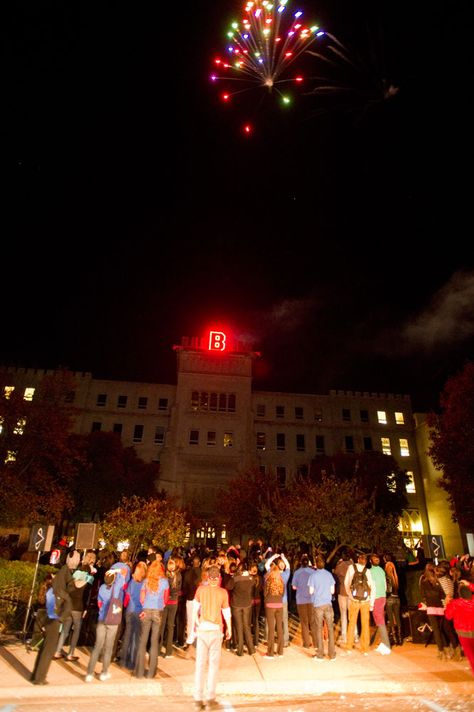 Bradley University students celebrating the traditional lighting of the "B" on Bradley Hall! Romanticizing College, Bucknell University, Bradley University, University Aesthetic, Peoria Illinois, Vision Bored, All About Family, Traditional Lighting, Alma Mater