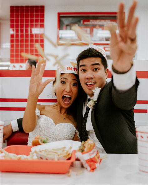 lowkey fun fast food couple photo idea in fancy wedding attire. by Pretty Branch Photos #fastfood #innout #fastfoodwedding Fast Food Couple Photoshoot, Fast Food Wedding Photos, Couple Diner Photoshoot, Fun Prewedding Ideas, Food Engagement Photos, Fast Food Wedding, Fast Food Photoshoot, Mcdonalds Wedding, California Photoshoot