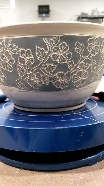 Richard Martin on Instagram: "Attempting a cherry 🌸 on this planter. I don't know if it looks like one though 😆😆😆. Anyway, this is waht I am doing while listening to the winds outside on this stormy day. #indoorplantsdecor #sgraffito #sgraffitopottery #diamondcoretools #stonewarepottery #potterylover #herbplanters #ceramicplanter #handmadeplanter #succulentplanter #handmadepots #springplanting #handmadeceramics" Sgraffito Pottery Bowl, Sgraffito Pottery Pattern Ideas, Easy Sgraffito Designs, Scrifito Ceramics, Sgraffito Designs Flowers, Ceramic Sgraffito Ideas, Sgraffito Bowl Designs, Scraffito Designs Simple Bowl, Pottery Glaze Designs