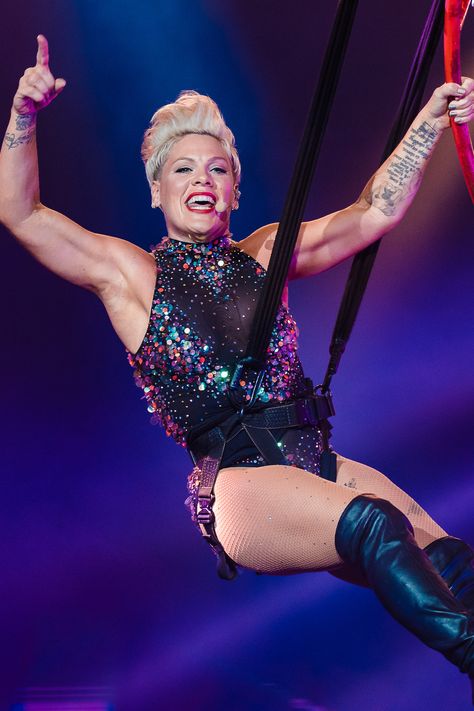 Pink The Singer, Pink Musician, Carey Hart, Alecia Moore, Alecia Beth Moore, Pink Singer, Post Baby Body, Celebrity Pink, Photo Challenge