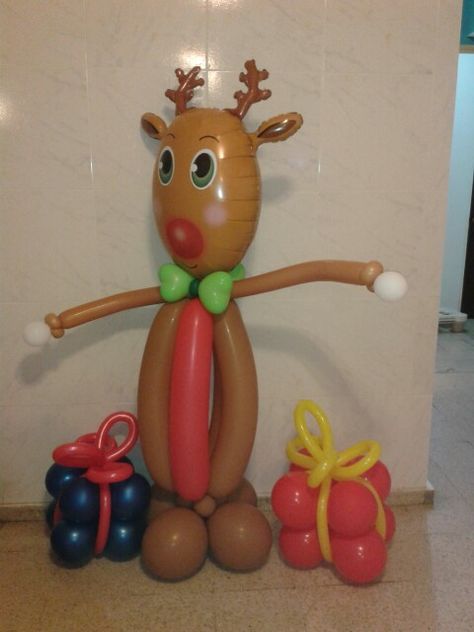 Deer Balloons Balloon Christmas, Balloon Hat, Christmas Balloon Decorations, How To Make Balloon, Holiday Balloons, Twisting Balloons, Rudolph Reindeer, Balloon Crafts, Balloon Twisting