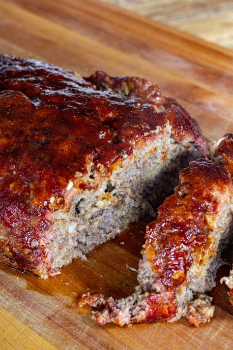 Smoked Meatloaf Recipe, Smoked Meatloaf, Smoker Cooking, Traeger Recipes, Pellet Grill Recipes, Smoked Meat Recipes, Smoked Meat, Smoked Cooking, Meatloaf Recipe