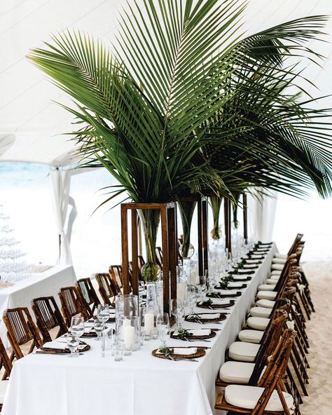 Emily and Stuart knew as soon as they got engaged that Harbour Island would be their destination wedding location. From tying the knot in… Tropical Centerpieces Wedding, Florida Winter Wedding, Haunted Island, Florida Winter, Plants Wedding, Tropical Centerpieces, Glass Onion, Diy Wedding Inspiration, Handmade Gifts Diy