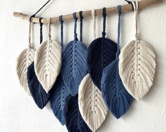 فن النسيج, Simpul Makrame, Beautiful Headboards, Macrame Feathers, Boho Crafts Diy, Macrame Knots Pattern, Macrame Wall Hanging Diy, Wall Hanging Macrame, Macrame Patterns Tutorials