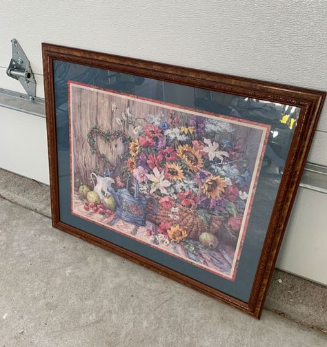 Repurpose Old Artwork, Repurpose Large Picture Frame, Picture Frames Repurposed, Refurbish Picture Frames, Redo Picture Frames Diy Ideas, Painting Old Picture Frames, Diy Old Picture Frame Ideas, Painting Over Pictures Thrift Stores, Thrift Store Picture Frames Makeover