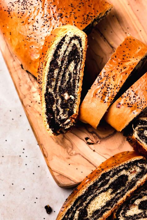 Poppyseed Roll Recipe, Poppyseed Roll, Poppy Seed Recipes, Poppy Seed Roll, Cookies Easy Recipe, Blueberry Cinnamon Rolls, Nut Rolls, Sweet Dough, Ukrainian Recipes