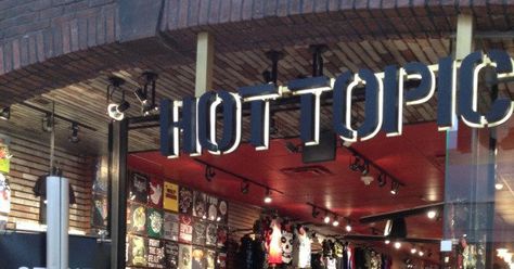 Hot Topic Outfits, Hot Topic Aesthetic, Hipster Aesthetic, Room Pics, Hot Topic Clothes, Alt Aesthetic, Girl Quizzes, Tokyo Street Fashion, Style Indie