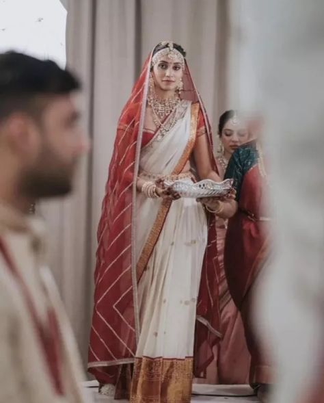 Sobhita Dhulipala Dons A Subtle Silk Saree At Sister's Telugu Wedding, Pairs It With Heavy Jewellery Bride Shot, Sobhita Dhulipala, Heavy Jewellery, Jewellery Makeup, South Indian Bride Saree, Silk Anarkali Suits, Bridal Sarees South Indian, Telugu Wedding, India Wedding