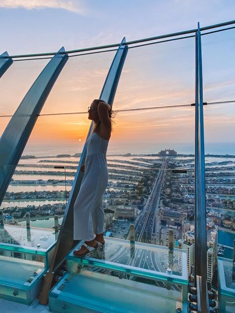 Enjoying the sunset from The View at The Palm in Dubai Kite Beach Dubai Photography, View At The Palm Dubai, The View At The Palm Dubai, Dubai Places To Visit, Dubai Itinerary, Dubai Palm, Places In Dubai, Dubai Instagram, Dinner In The Sky