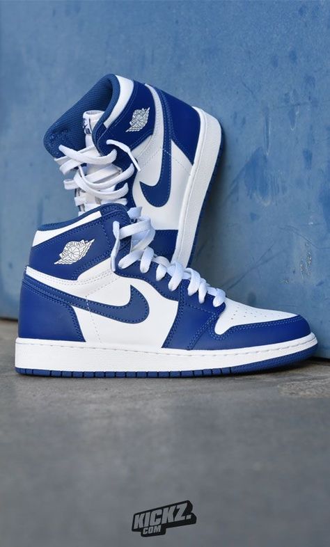 #jordans Trendy Shoes Sneakers, Nike Fashion Shoes, Nike Shoes Girls, Jordan Shoes Girls, Jordan Shoes Retro, Shoes Sneakers Jordans, All Nike Shoes, Nike Shoes Jordans, Nike Air Shoes