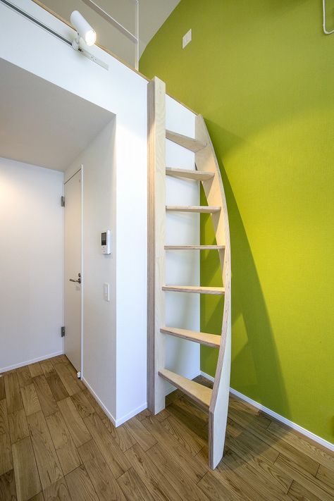 Stairs For Small Spaces, Loft Staircase, Small Staircase, Tiny Loft, Diy Loft Bed, Ikea Hallway, Tiny House Stairs, Loft Stairs, Tiny House Loft