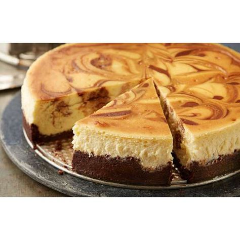 Herseys Chocolate, Caramel Swirl Cheesecake, Swirled Cheesecake, Fudge Topping, Caramel Cheesecake Recipes, Hot Fudge Topping, Fudge Dessert, Rich Cheesecake, Chocolate Crumbs