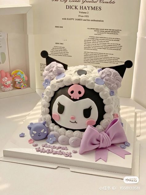 Kue Disney, Hello Kitty And Kuromi, Kuromi Cake, Hello Kitty Birthday Cake, Vintage Birthday Cakes, Kawaii Cooking, Mini Cakes Birthday, Cat Birthday Party, Cute Baking