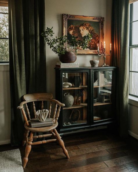 Elegant Cabin Decor Interiors, Dark Cottage Home Decor, Practical Magic Home Aesthetic, Moody Romantic Living Room, Moody Traditional Living Room, Moody Neutral Living Room, Victorian Inspired Home, Cozy Vintage Home, Academia Living Room