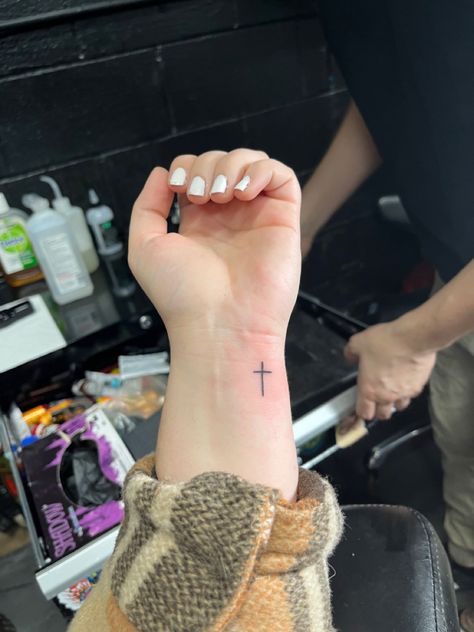 Wrist Cross Tattoo, Little Cross Tattoos, Cross Tattoo On Wrist, Simple Wrist Tattoos, Cute Simple Tattoos, Cross Tattoos For Women, Pretty Hand Tattoos, Small Pretty Tattoos, Writing Tattoos