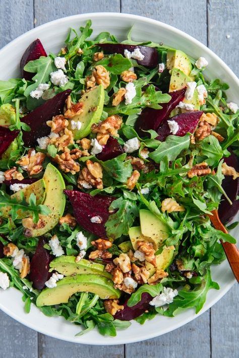 سلطة البنجر, Beet Goat Cheese Salad, Salad Recipes Healthy Dinner, Healthy Dinner Salads, Christmas Salad Recipes, Salad Kale, Winter Salad Recipes, Thanksgiving Salad, Beet And Goat Cheese