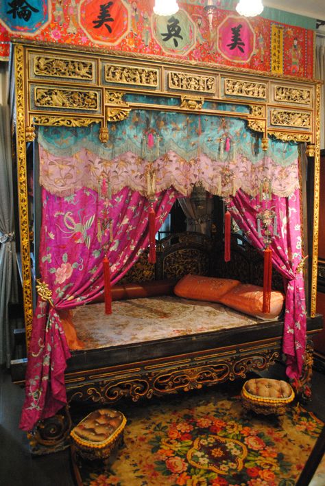 Chinese wedding bed Chinese Wedding Bed, Peranakan Wedding, Chinese Bed, Alcove Bed, Wedding Bed, Chinese Decor, Chinese Furniture, Healing Space, Asian Decor