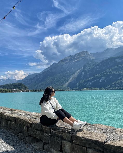 Switzerland Photography Aesthetic, Mountain Holiday Outfit Summer, Life In Switzerland Aesthetic, Switzerland Pose Ideas, Swiss Travel Outfit, Poses In Switzerland, Switzerland Outfit September, Mount Titlis Switzerland Photo Ideas, Switzerland Aesthetic Outfits Summer