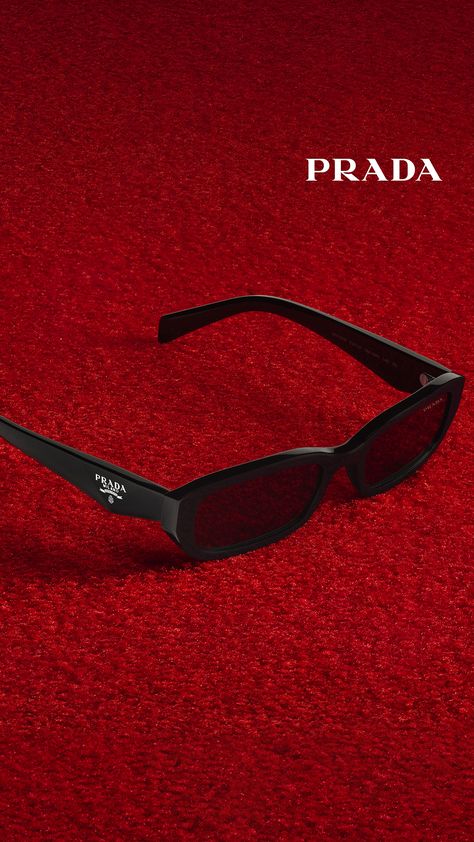 The aura of sophistication enhanced by minimalistic shapes and three-dimensional profiles in the new Prada sunglasses for the Holiday season. Prada Sunglasses Women, Prada Aesthetic, Dream Wishlist, Carrie White, Kim Seybert, Creepy Stuff, Fashion Forms, Prada Eyewear, Prada Sunglasses