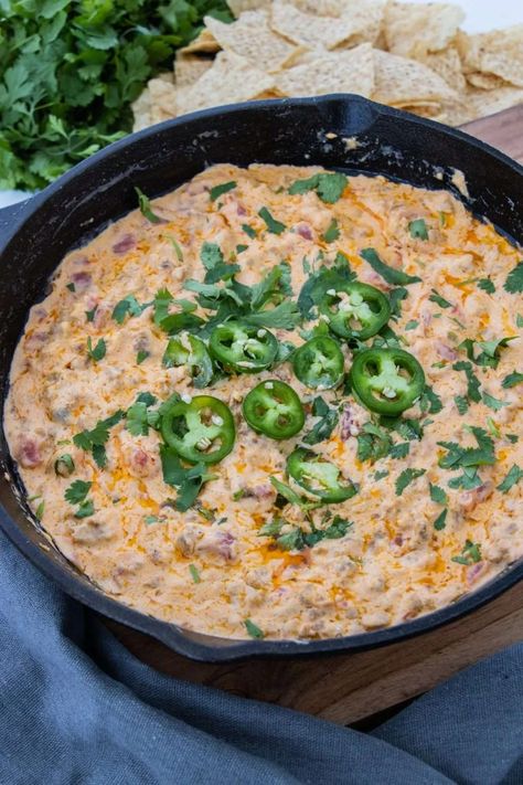 Skillet Queso - An Easy Dip Recipe Made in Cast Iron - Attempts At Domestication Cast Iron Dips, Restaurant Cheese Dip, Sausage Queso Dip, Skillet Queso, Dip Chips, Gameday Recipes, Dip Recipes Hot, Queso Dip Recipes, Kentucky Football