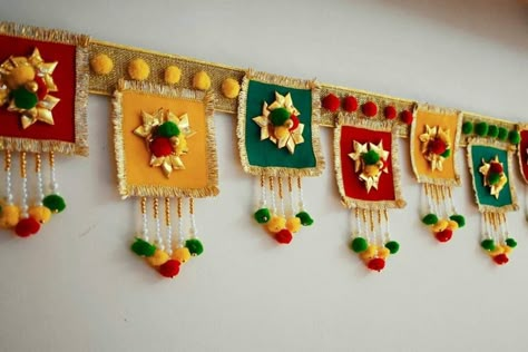 diwali decoration ideas for home handmade Banderwal Handmade, Bandharwal Designs, Toran Ideas Doors, Diwali Toran Diy, Diy Bandanwar, Bandarwal Designs Handmade, Diy Toran Ideas, Paper Toran, Toran For Diwali