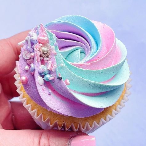 Pink And Blue Mermaid Cake, Pink And Purple Mermaid Cupcakes, Mermaid Cupcakes Simple, Pink And Purple 3rd Birthday Party, Pink Mermaid Cupcakes, Pink Purple And Blue Birthday Theme, Diy Mermaid Cupcakes Easy, Pastel Unicorn Cupcakes, Gabby Dollhouse Cupcake Cake