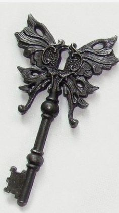 Winged Skeleton, Steampunk Wings, Keys To My Heart, Key Tattoo, Bijoux Art Nouveau, Locks And Keys, Under Lock And Key, Old Keys, Skeleton Keys