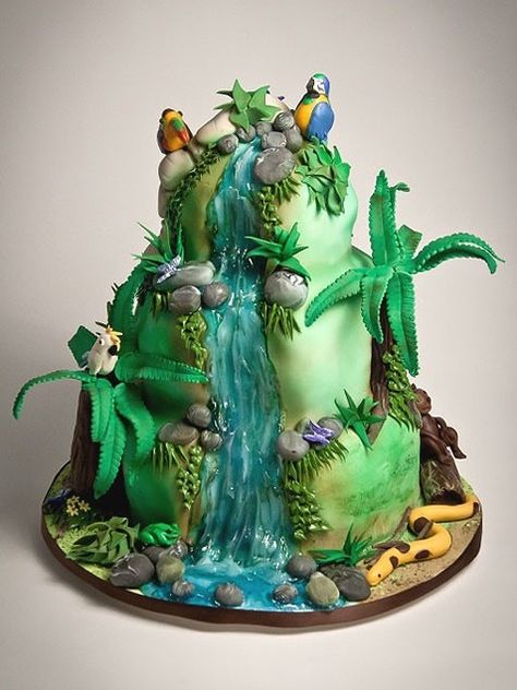 Jungle cake Waterfall Cake, Sloth Cakes, Rodjendanske Torte, Jungle Thema, Chef Ideas, Dinosaur Birthday Cakes, Healthy Meal Ideas, Jungle Cake, Safari Cakes