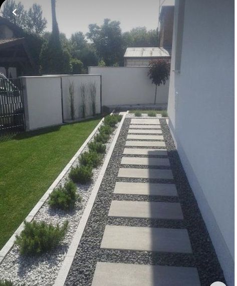 Cheap Landscaping Ideas, Side Yard Landscaping, Outdoor Walkway, Side Yards, Modern Backyard Landscaping, White Fence, Outdoor Gardens Design, Backyard Garden Design, Garden Pathway