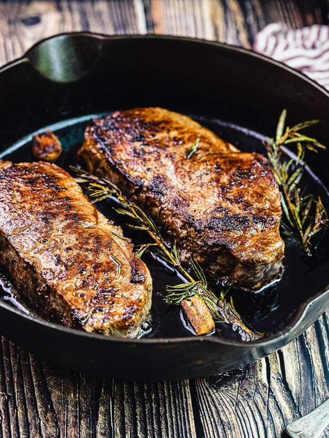 Cooking New York Strip In Cast Iron, Pan Seared New York Strip Steak, Ny Strip Steak Recipes Cast Iron, Striploin Steak Recipes, Steak On Stovetop, Steak Without A Grill, Grill Pan Steak, Ny Strip Steak Recipes, Pan Fried Steak