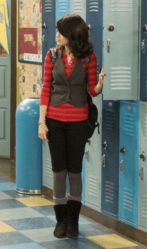 All Alex Russo Outfits in Season 2 of Wizards of Waverly Place – STRAPHIE Alex Russo Outfits, 2010 Outfits, 2004 Fashion, Channel Outfits, Ugly Outfits, Selena Gomez Photoshoot, Wizards Of Waverly, Selena Gomez Outfits, Alex Russo