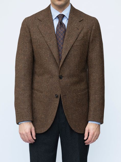 This sport coat is tailored from a sturdy tweed by Hardy Minnis, woven in the county of Donegal, Ireland. Donegal tweed is known for its small flecks of yarn in attention-grabbing hues. Sport Coat Outfit, Tweed Jacket Outfit, Brown Sport Coat, Mens Wardrobe Essentials, Tweed Sport Coat, Informal Dress, Donegal Tweed, Donegal Ireland, Mens Fashion Wear