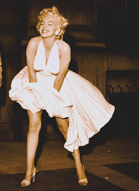 Marilyn Monroe White Dress, Marilyn Monroe Outfits, Marilyn Monroe Wallpaper, Marilyn Monroe Photography, The Seven Year Itch, Seven Year Itch, Marilyn Monroe Fashion, Joe Dimaggio, Human Reference