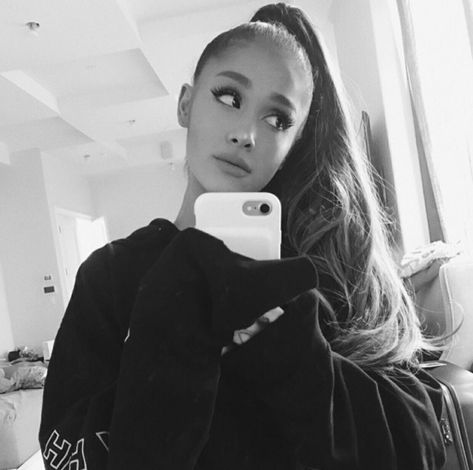 50 Selfie Poses and Tips to Try in 2020 (+5 FREEBIES) Ariana Grande Selfie, Ariana Grande Dangerous, Ariana Grande Dangerous Woman, Dangerous Woman Tour, Ariana Grande Outfits, Ariana Grande Style, Ariana Grande Photos, Ariana Grande Pictures, Ariana G