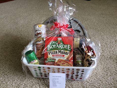 Pizza Raffle Basket Ideas, Pizza Basket Ideas, Pizza Basket Ideas Gift, Pizza Making Gift Basket, Pizza Night Gift Basket, Basket Bingo Ideas, Pizza Gift Basket Ideas, Pizza Gift Basket, Date Night Basket